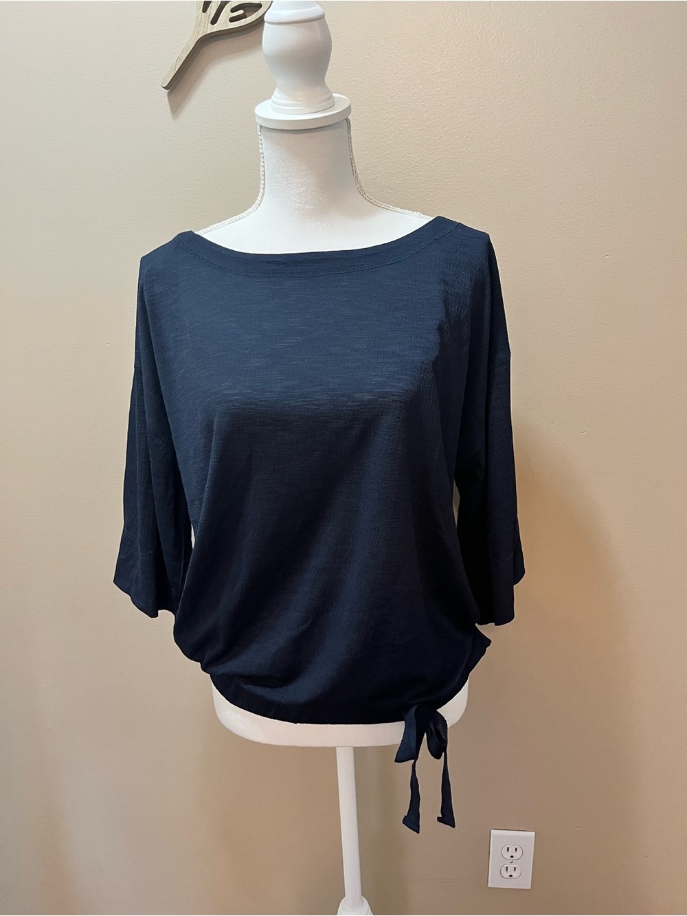 Jones New York Navy Tie-Hem Wide Neck Top Size Small